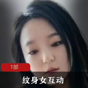 与极品纹身女在沙发亲密互动