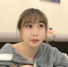 秀人网(新人萌妹)清新姐妹花浴室私拍,小黄瓜玩具摆拍