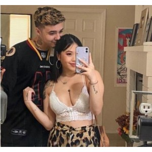 Onlyfans百万粉亚裔明星博主《lang》与老外的亲密自拍