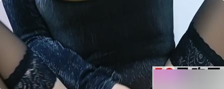 御姐主播《闫研》的有尺度sexy自拍