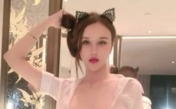 杭州网红女神《大草莓宝贝》和粉丝的互动