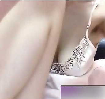 成熟的御姐女主播《萌黛》直播视频