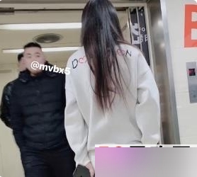 推特户外网红《QT浅笑》人前视频