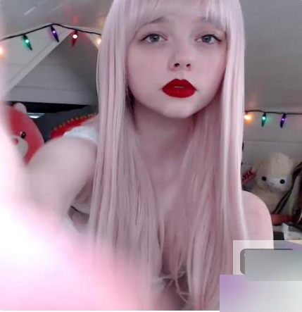 Onlyfans童颜F杯萌妹《evieserena》精选佳作