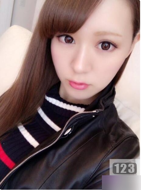 岛国职业女神《立花瑠莉》的牛仔裤破洞