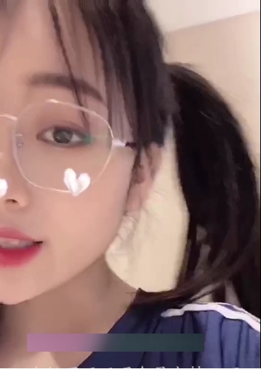 高颜值主播《小熙》露脸学生体C服1