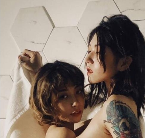 某推超人气霸气成熟女人御姐【某推极品御姐】浮力姬（舌尖上的神秘处）最新散播黑丝完整合集_16V-9.2G