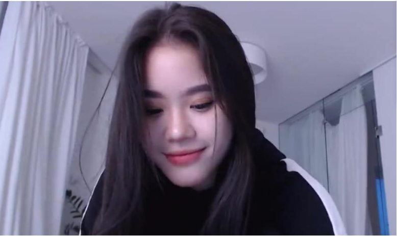 某推人气火爆超可爱美女国际CB站超敏感（可爱镜娘li_chang）最新合集【7V-1.27G】