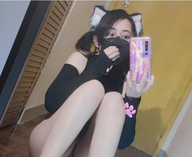 某推超火国人极品重口美女极品反差婊（奶咪naimi）最新散播最全合集_