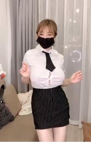 虎牙超人气话题性十足高颜绝顶身材极品女神【巨R姬】抖音（萌萌）最新稀缺有尺度完整合集[40.9G]