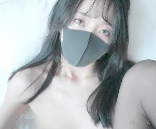 最新（玩偶姐姐）黑丝完整版在线观看