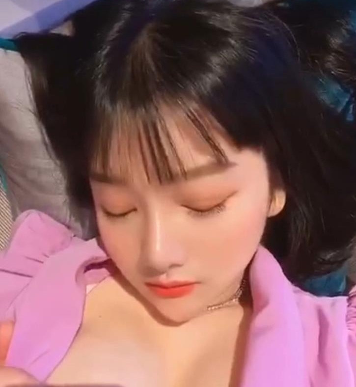 Twitter人气女主播（小尤奈）近日在抖音复出，小尤奈清凉装扮热舞疯狂涨粉+【多V-12G】