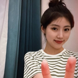 武汉的瓜友注意了！武汉大学神仙颜值的美女大学生校花（杨帆）吃瓜视频完整版被曝光，真的想不到她竟然如此的不自爱！[3V+236M+百度云]