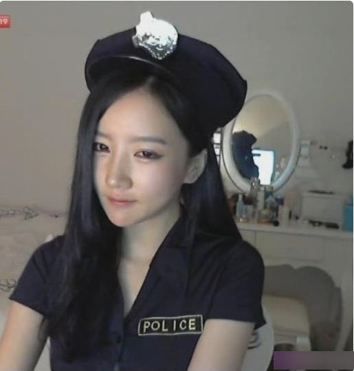 onlyfans韩国高颜值美女主播（如懿），她带来的令人心动的珍稀精彩才艺表演作品【643M】
