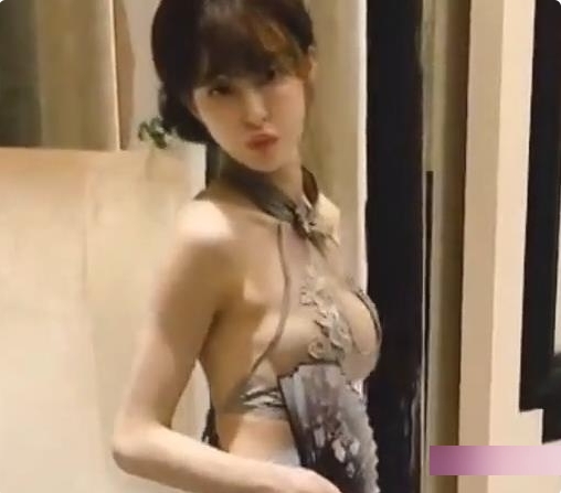 SWAG颜值担当（Cartiernn）凭借玉足美腿成为头牌女星【14V，3.7G】