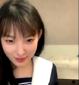 秀人网清纯小妹（糖纸妹妹）放弃尊严攀上富二代【2V，2.4G】