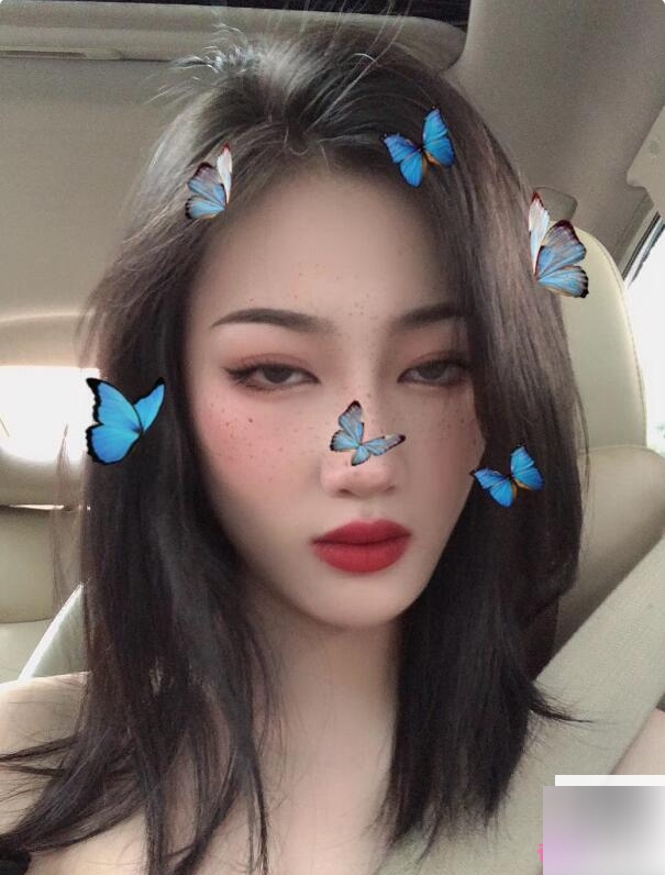 风姿独特的Twitter冷艳御姐（董柒柒）v领碎花裙自拍