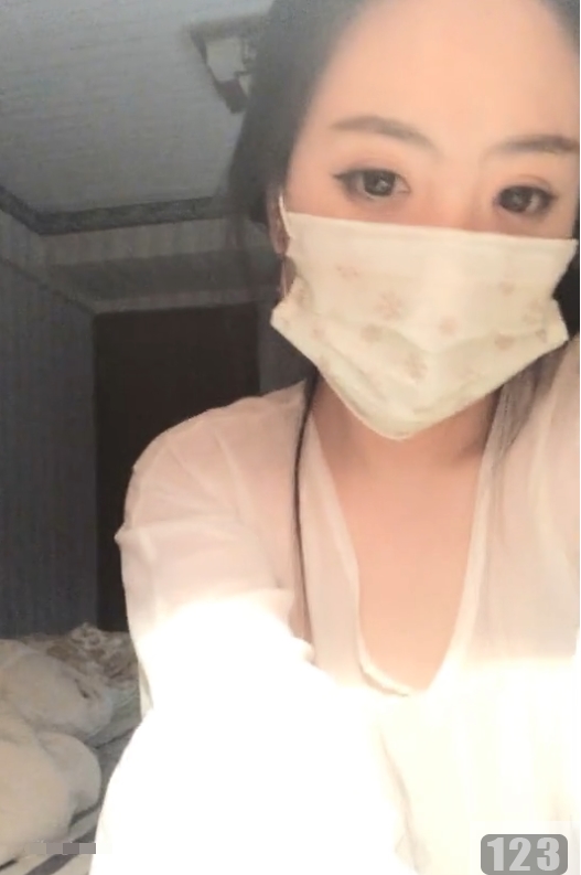 抖音15.6W粉丝网红（古古小姐姐）黑料，深夜视频陪聊尺度过大