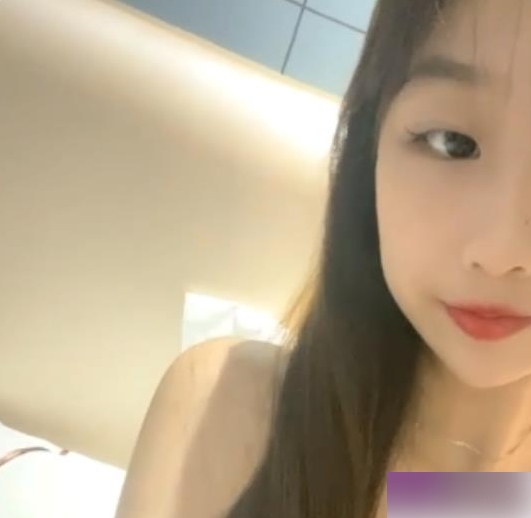 斗鱼新人小妹妹（李溪妍）性感超短裙害羞出镜，6月份合集【3.28G】