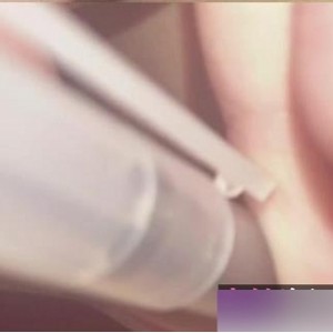 调皮弟弟撩拨睡觉的迷人表姐，身材丰满引发心动时刻【300MB】