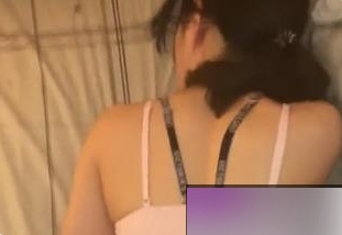 社交论坛博主炫耀高三女友，娇小玲珑身材好到爆！