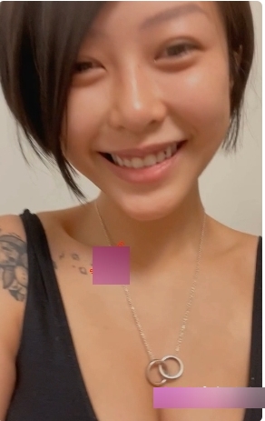 何麦枒的Onlyfans：百变美少女的爱笑和冷酷魅力