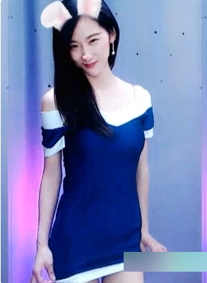 性感女主播小小兔带你开启梦想之旅，颜值惊艳眼前一亮，性感头发勾人心弦，网红身材不容错过