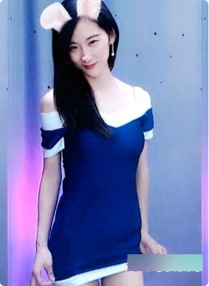 性感女主播小小兔带你开启梦想之旅，颜值惊艳眼前一亮，性感头发勾人心弦，网红身材不容错过