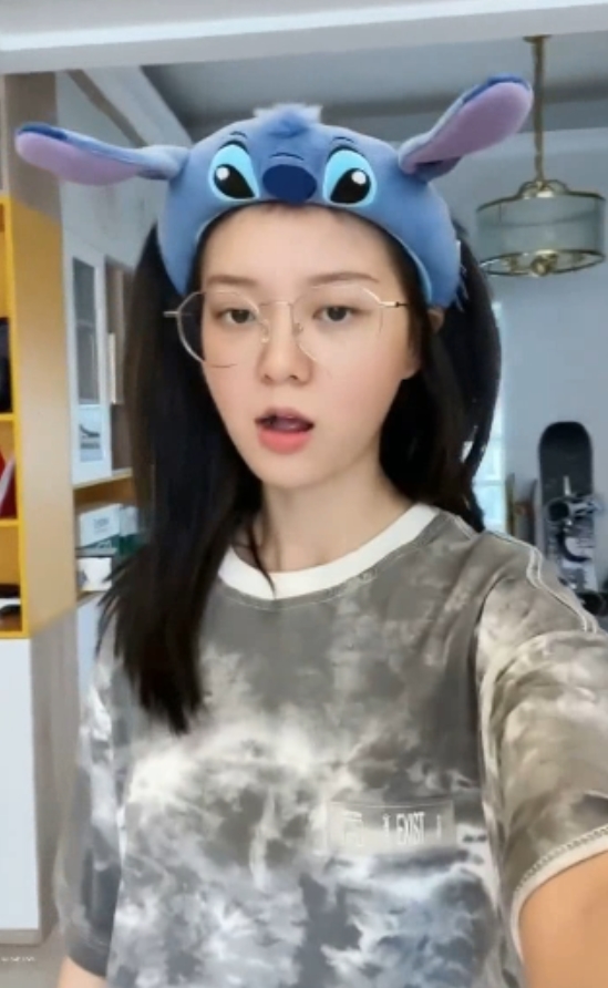 《抖音风自行打包合集：双马尾弹力摇+捣蒜手势舞！限时1100v高清视频，15.6G百度盘免费下载！》