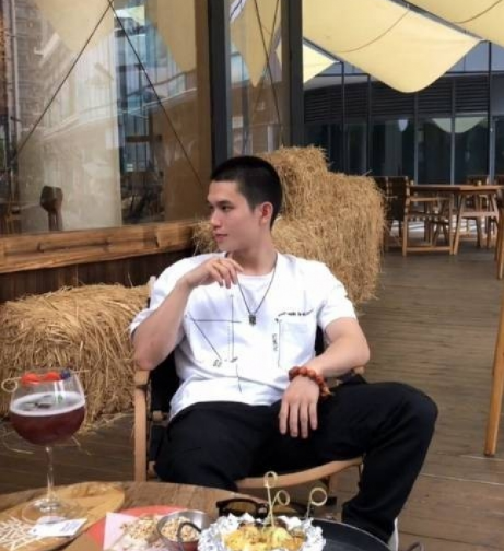 抖音健美达人Mack宠幸女粉丝的男网红