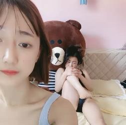 网红母女在快手直播中兴奋互摸