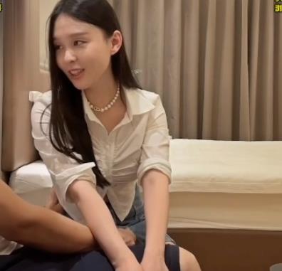 大熊哥酒店探秘：体验约馒头一线天的超甜妻子嗲嗲出声