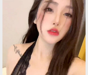 神颜主播心甜-颜值身材双重享受，2个定制视频484M，网友疯狂要求更新，收藏必备！