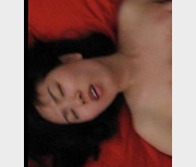 《顶级绿M，高耐妗面，时长26分钟，3-四人游画面，国内换Q场面，女主耐C，大气高端，点赞下载观看！》