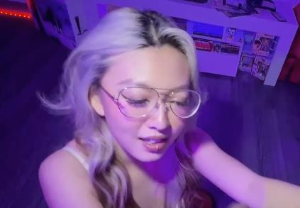 亚籍L莉：战美丽国大汉，D妇气质，主动攻击，爆C！1V-1.38G