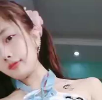 精选小姐姐自拍精选，露脸S属性道具拍摄