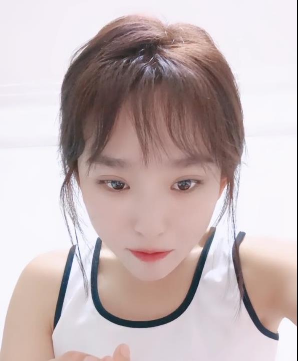 超高颜值美女与中年大叔输出1V-1.2G，展现健康生活方式与魅力模特明星风采