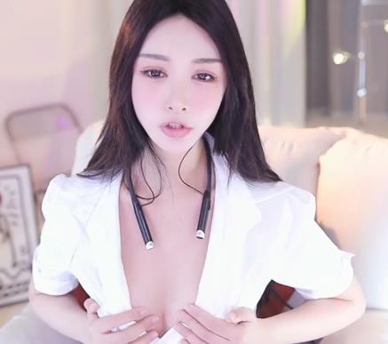 Stripchat尤物女神JyPope黑丝美腿剧情搭讪老板1V视频