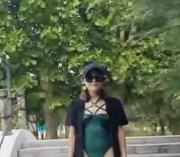 小气质夫妇自拍户外酒店三人游大片[2V-1.9G]