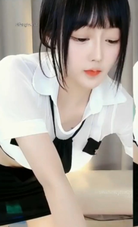 虎牙清纯少女林小花直播视频1小时6分54秒7奇怪姿势M