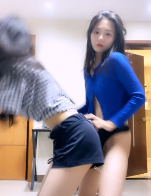 重金定制：身材无敌美女姐妹花出租房PK热舞，8V+1.23G百度盘