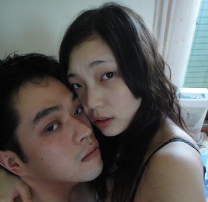 25个视频4.8G，夫妻自拍胶原蛋白美女打粑粑记录身材花样良家反应露脸