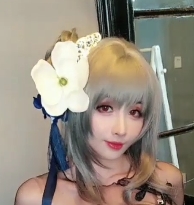 网红美女喵酱的最新作品：凉凉子光剑变装养眼套装