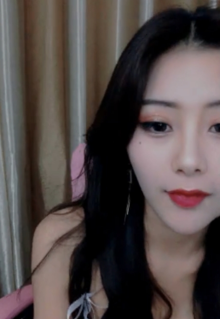 雪妮维雅妮：熊猫TV收藏达34，百度搜索热度飙升