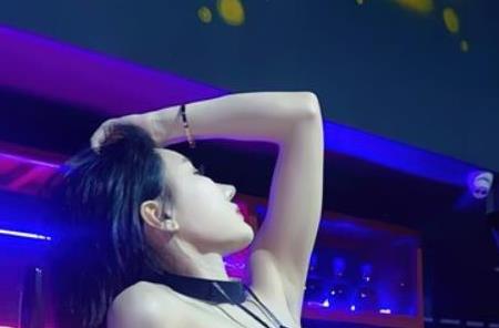 推特女神佳多饱王一菲反差婊合集,6.1G视频尽显身材绅士魅力