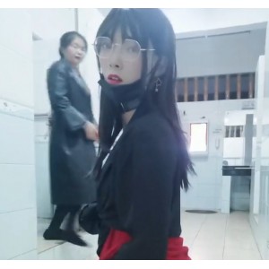 新清纯女神修洞大公然！眼镜长腿女孩无视懵逼，清洁大妈淡定观望视频曝光