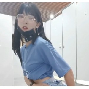 新清纯女神修洞大公然！眼镜长腿女孩无视懵逼，清洁大妈淡定观望视频曝光