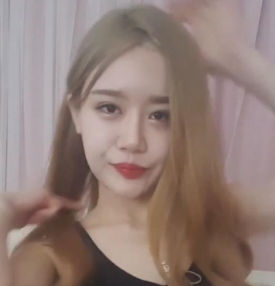 网红小伊伊《抖音风变身舞》高质量合集