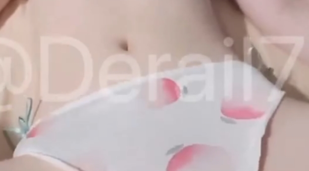 优质身材小D姐姐：可爱桃子小热裤，纯欲粉嫩某处，银骚靓声低语