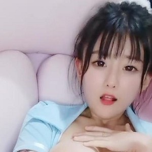 软软小湿妹直播合集：清纯软妹子玩法多变，十个视频无法抗拒